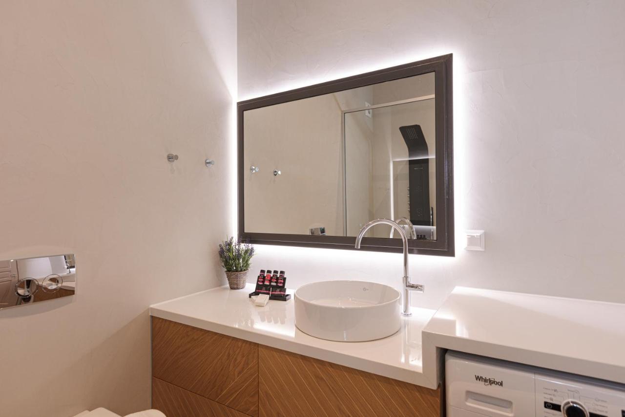 V77 Seafront Suites Rethymno  Exterior photo