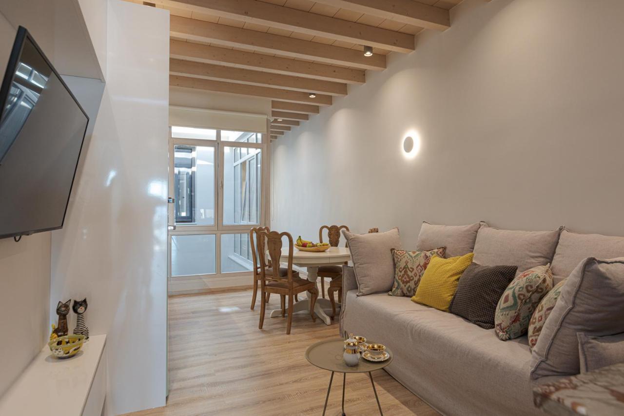 V77 Seafront Suites Rethymno  Exterior photo