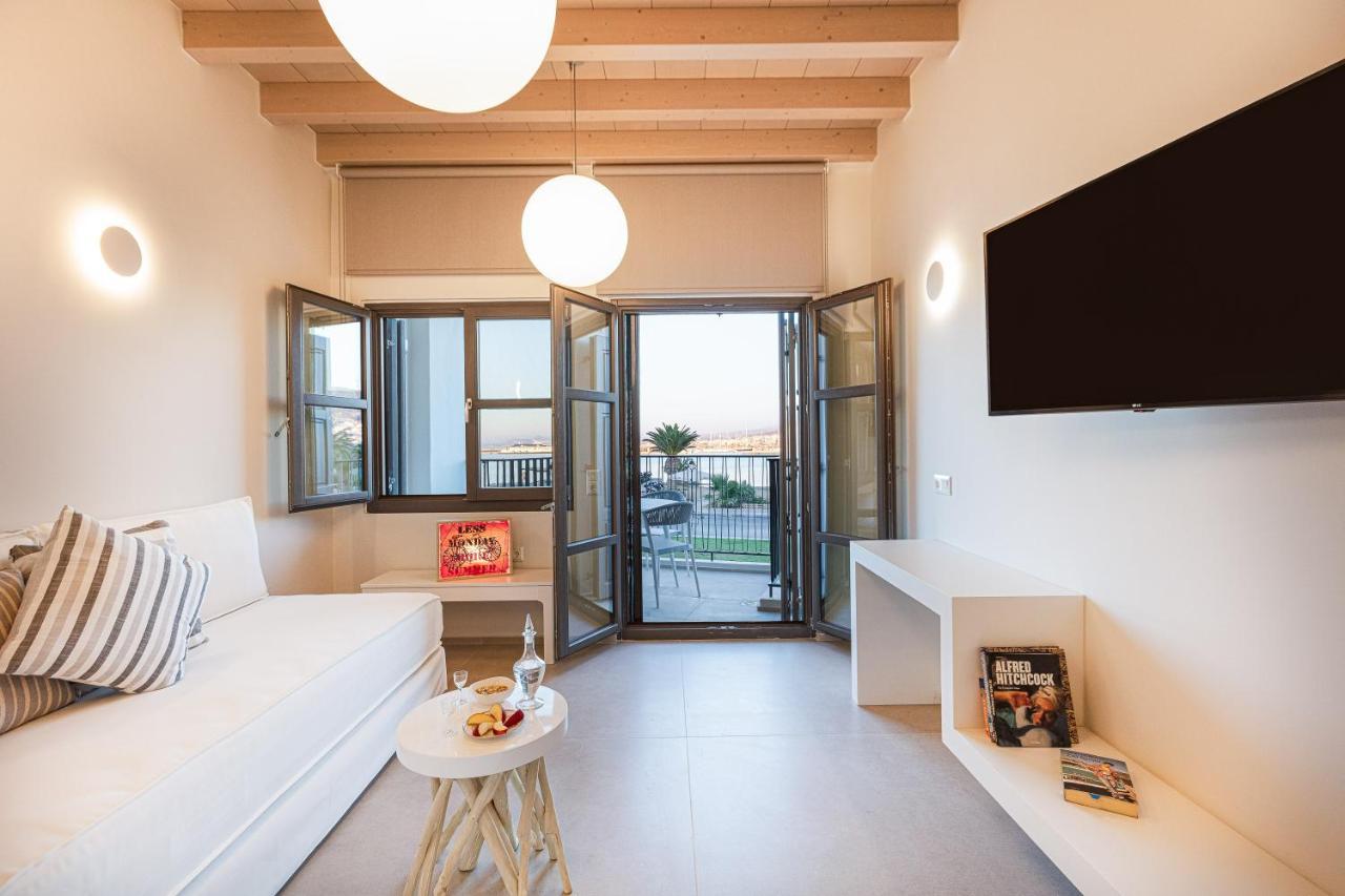 V77 Seafront Suites Rethymno  Exterior photo