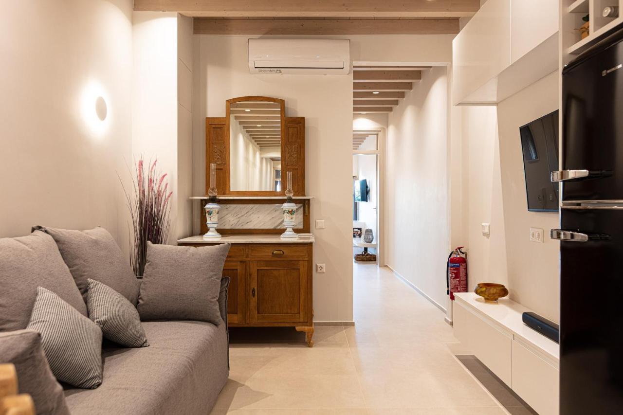 V77 Seafront Suites Rethymno  Exterior photo