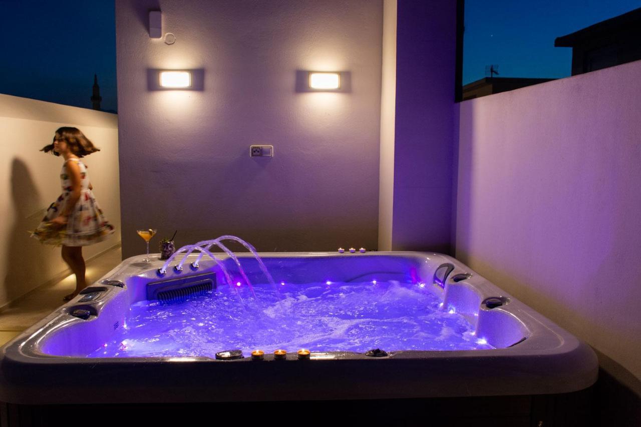 V77 Seafront Suites Rethymno  Exterior photo