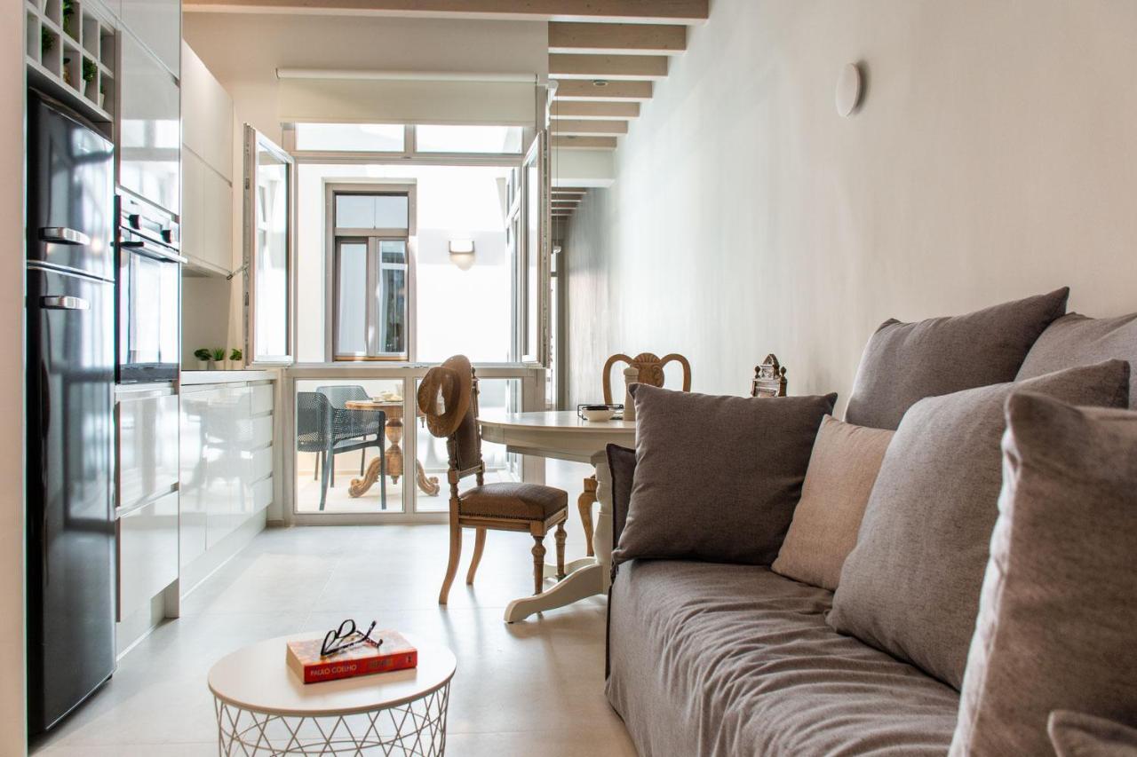 V77 Seafront Suites Rethymno  Exterior photo